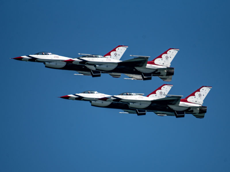 Jets in a tight formation